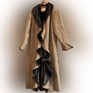 PAMELA MCCOY Faux fur and suede long coat. Tan and brown. XL.